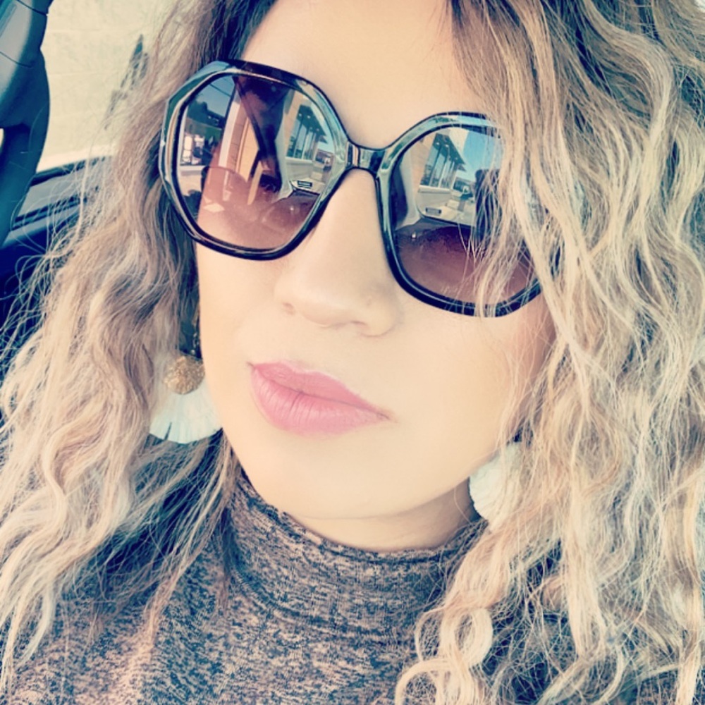 Meet your Posher, Leah